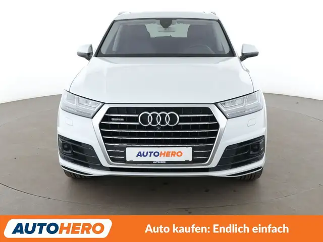 Audi Q7 view 9