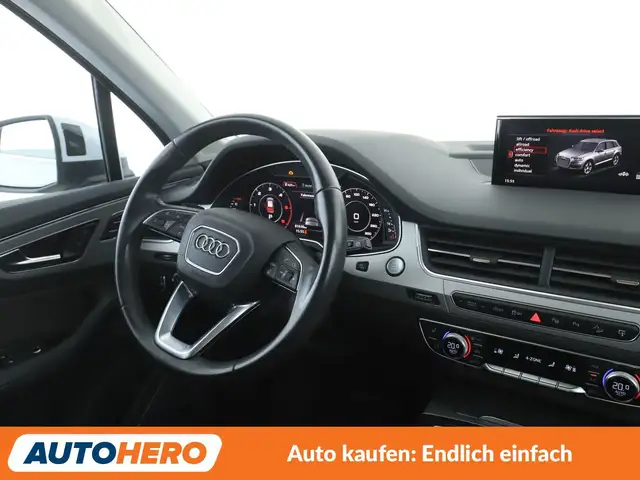 Audi Q7 view 13