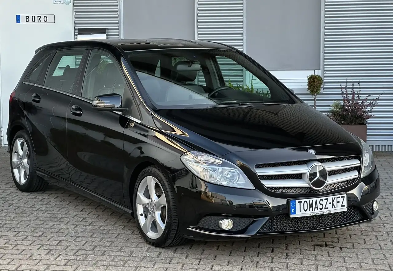 Mercedes-Benz B 180