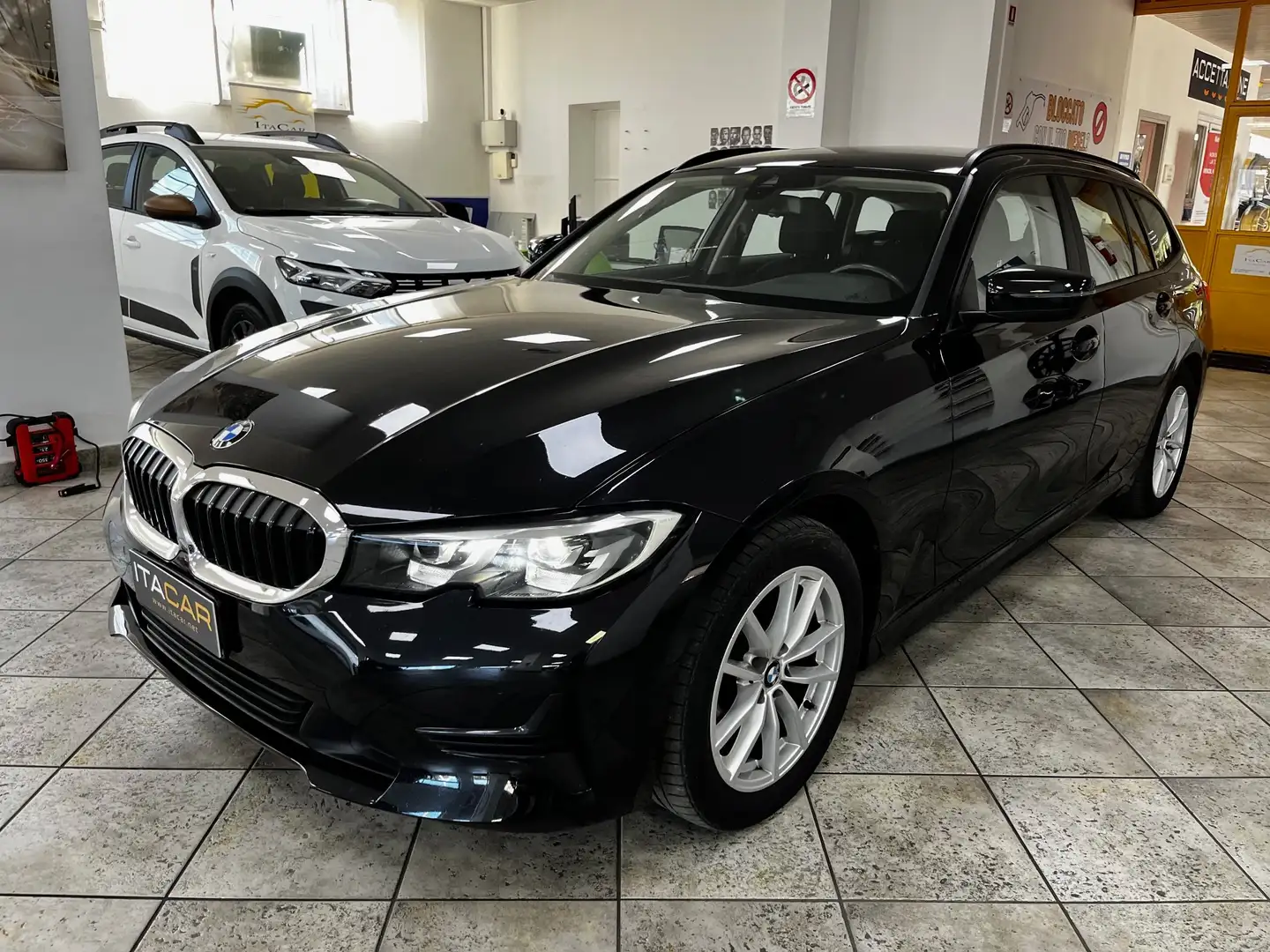 BMW 316 316d Touring mhev 48V Advantage PROMO LUGLIO Schwarz - 1