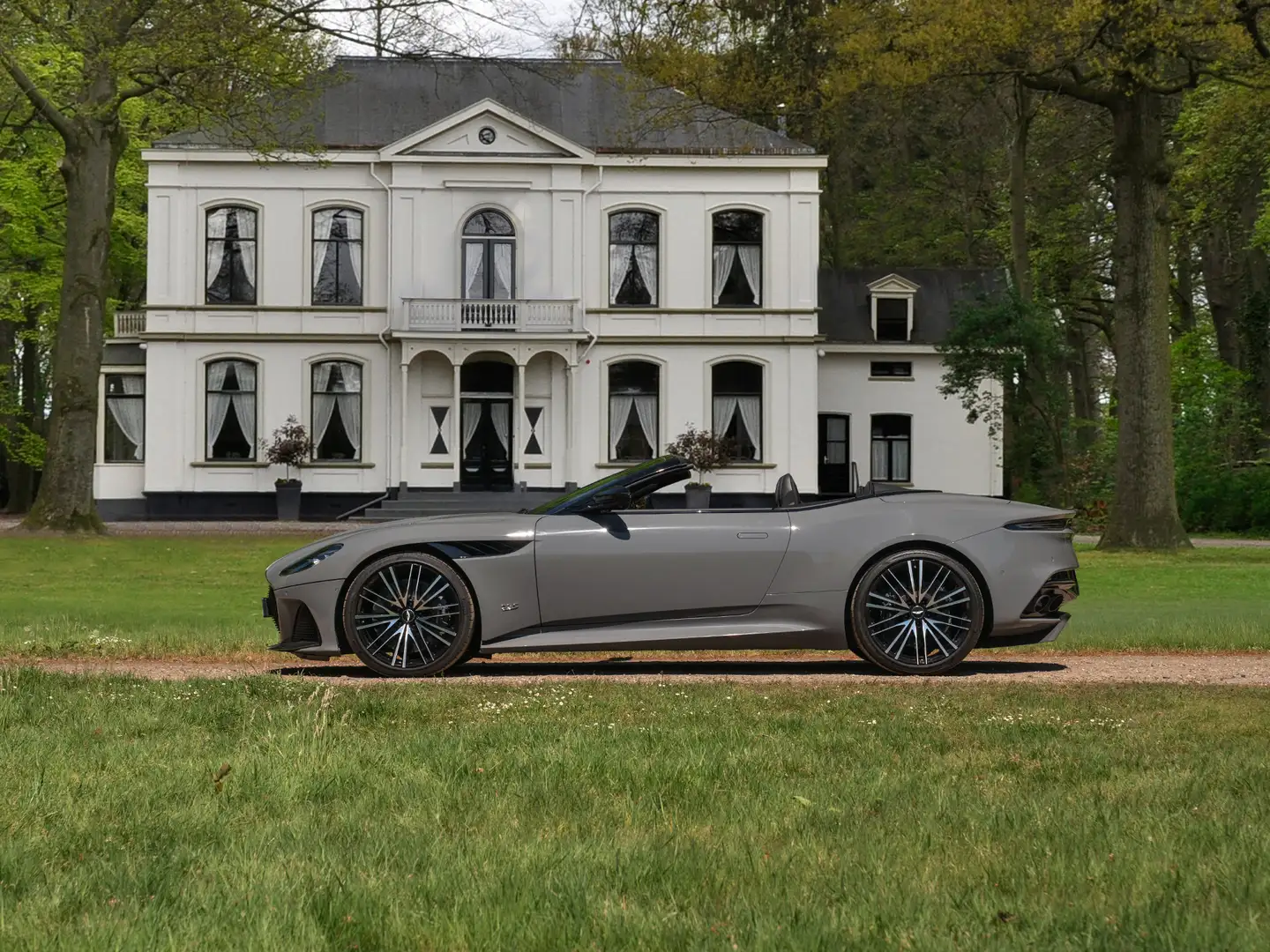 Aston Martin DBS Volante 5.2 V12 Superleggera | China Grey | Carbon Gris - 1