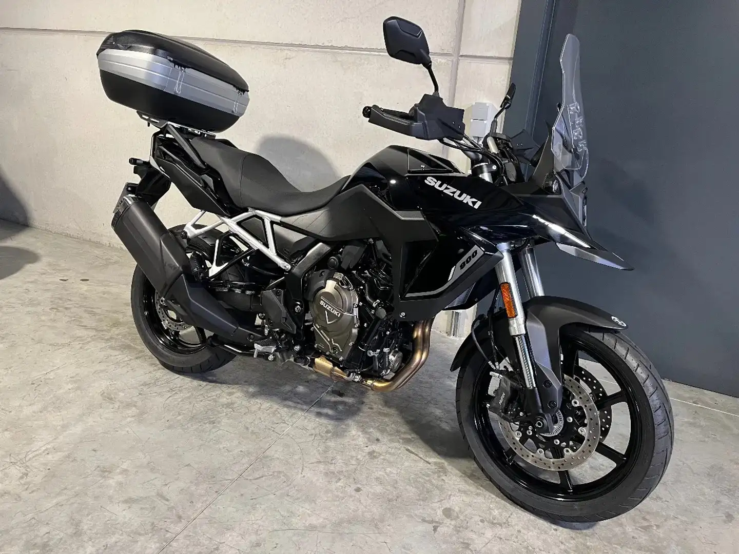 Suzuki V-Strom 800 DL800 nieuwstaat met topcase en middenbok - 1