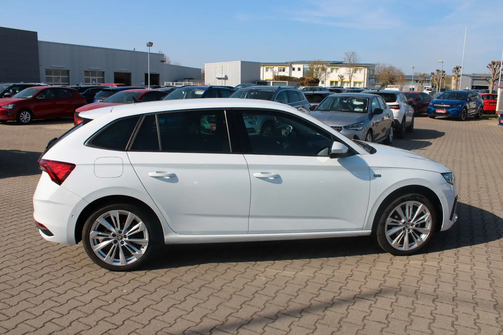 Skoda Scala 1.0 TSI Drive*1.Hand*DSG*Navi*AHK* Blanc - 2