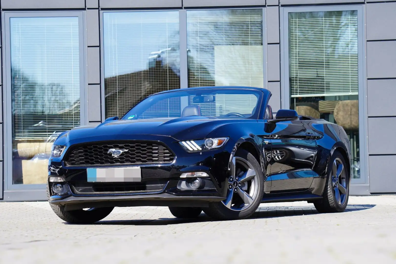 Ford Mustang 3.7 V6 MIT 2 JAHREN GARANTIE !!! Schwarz - 1