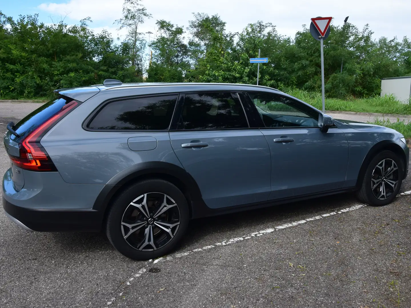 Volvo V90 Cross Country V90 2021 Cross Country 2.0 b4 Business Modrá - 1