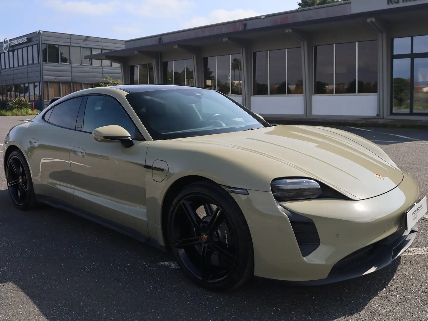 Porsche Taycan Taycan GTS  Hockenheimring Ed. Beige - 2