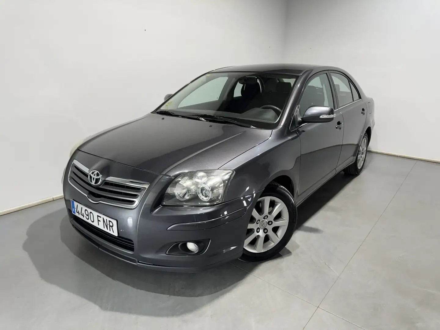 Toyota Avensis 2.2D-4D Sol Gris - 1