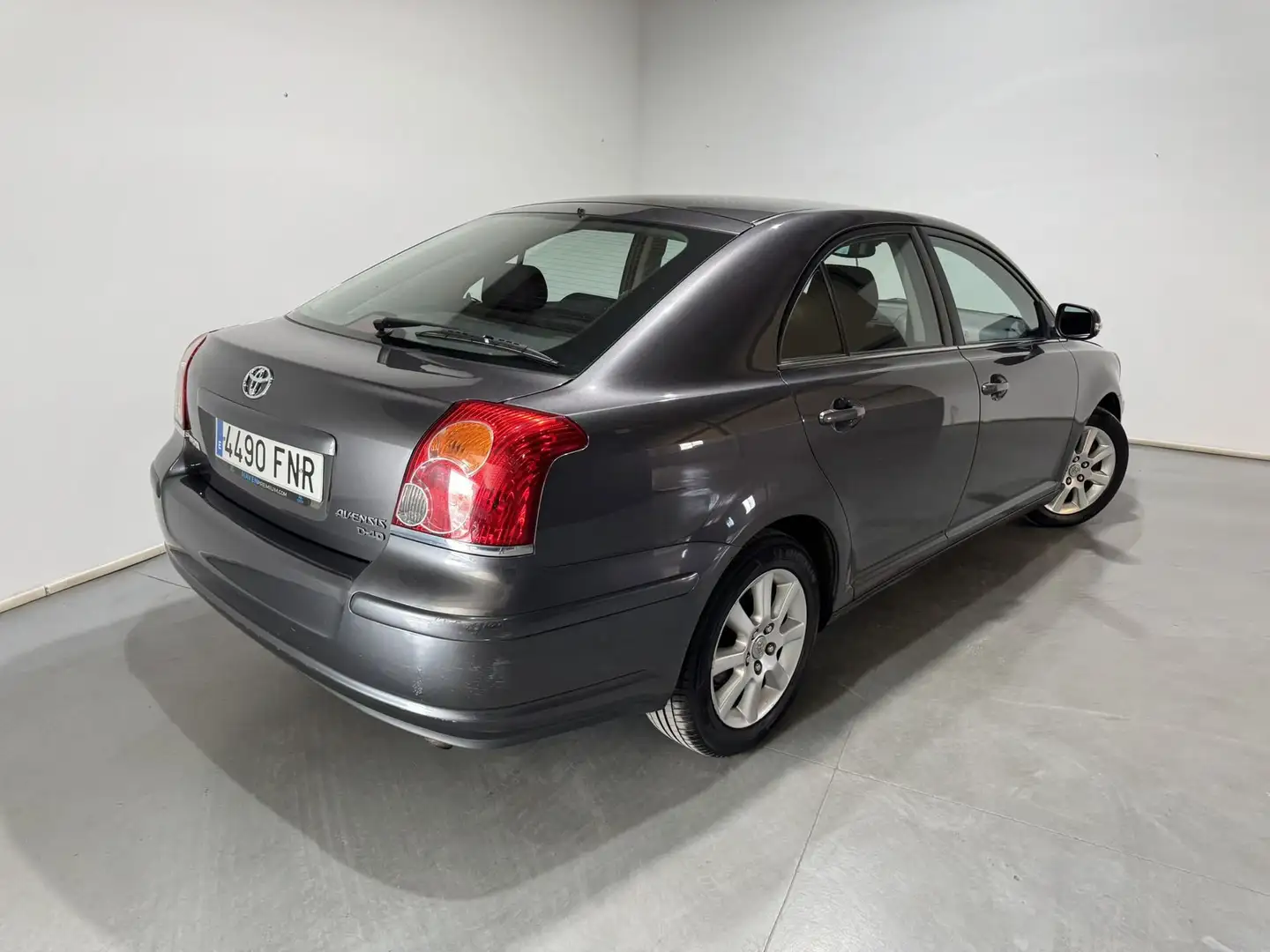 Toyota Avensis 2.2D-4D Sol Gris - 2