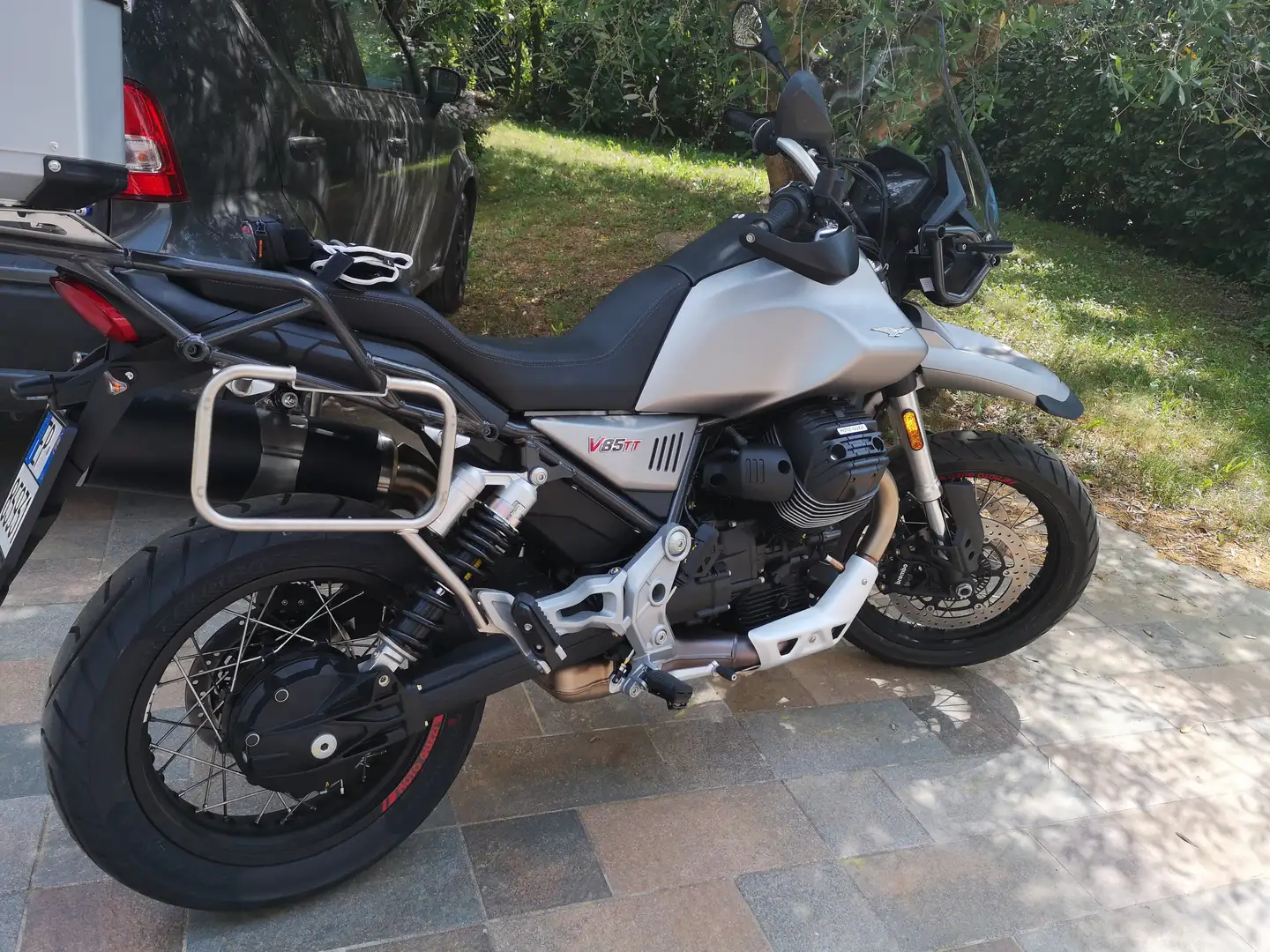 Moto Guzzi V 85 TT 2019 Grigio - 2