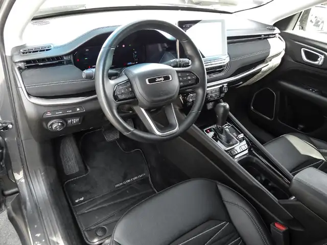 Jeep Compass view 4