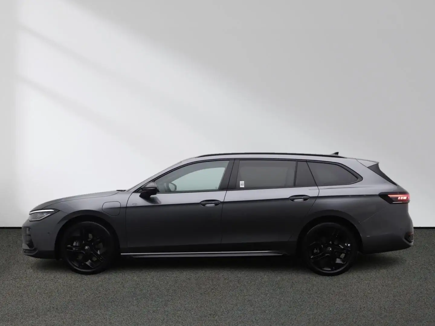 Volkswagen Passat Variant R-Line 1,5 Digi-Cockpit Matrix Grau - 2