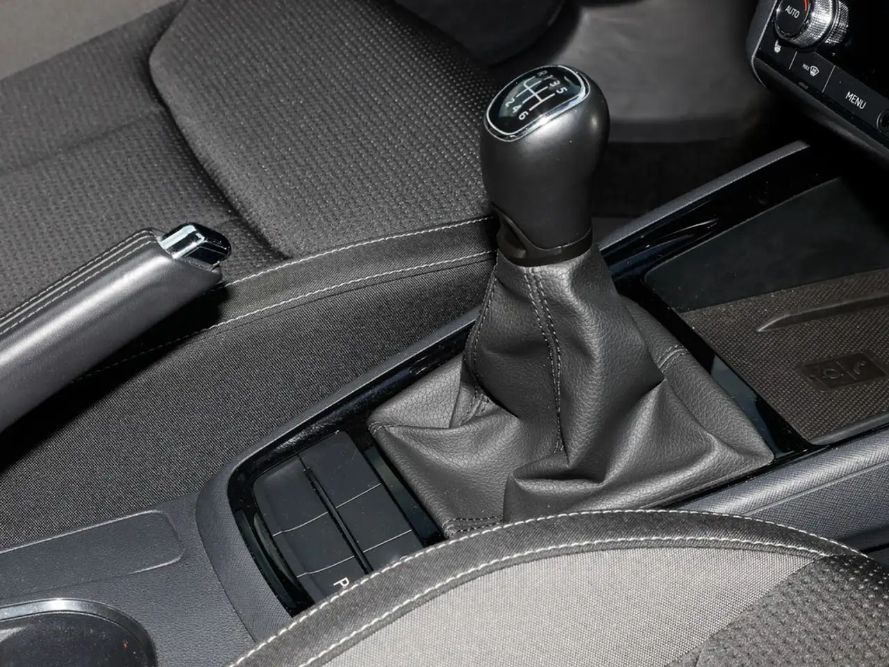 Skoda Kamiq 1.0 TSI Tour Navi Virtual Kamera SitzH, миниатюра 9