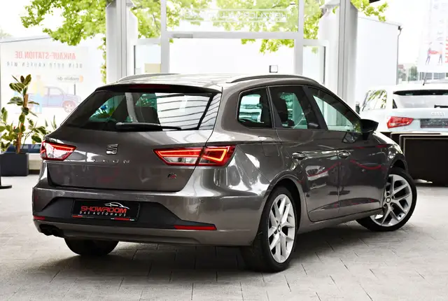 Seat Leon Leon view 2