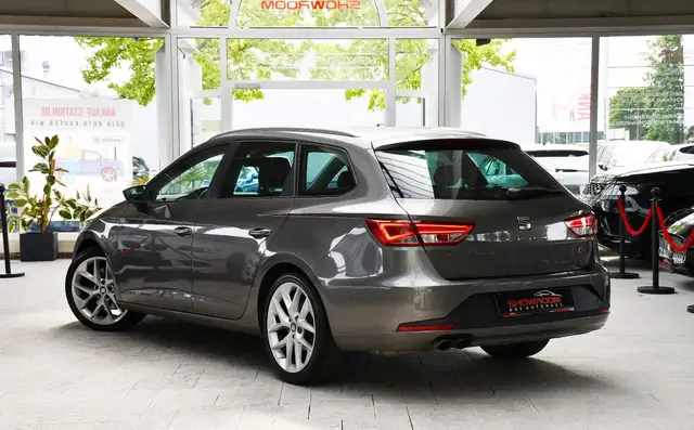 Seat Leon Leon view 4
