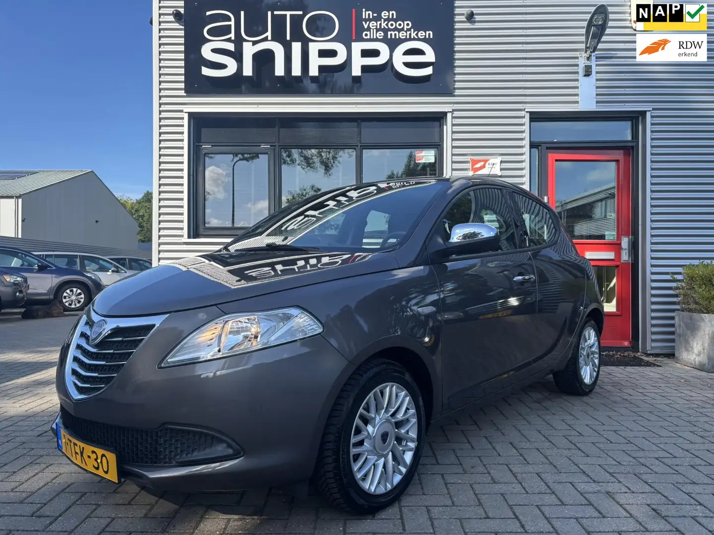 Lancia Ypsilon 0.9 TwinAir Silver Plus -5DRS.-AIRCO-LICHTMETALEN Grijs - 1
