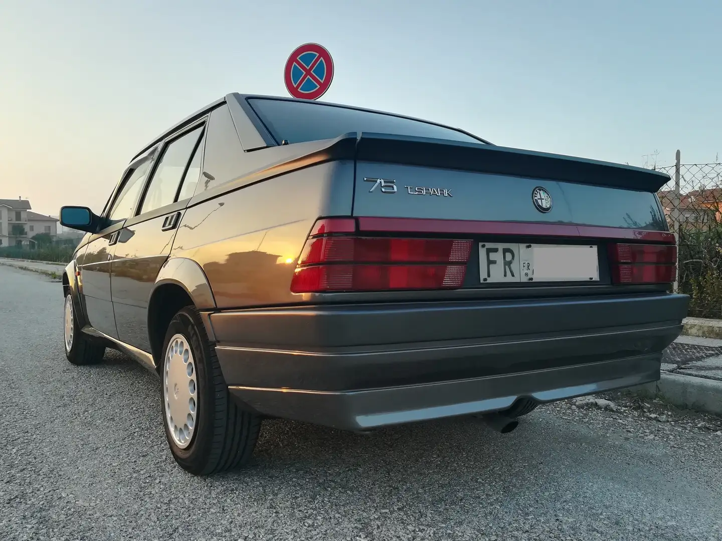 Alfa Romeo 75 2.0i ts Сірий - 2