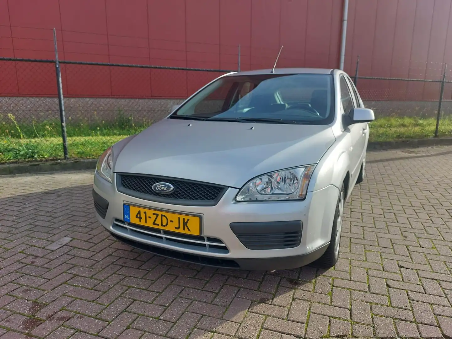 Ford Focus 1.6-16V Trend Grijs - 1