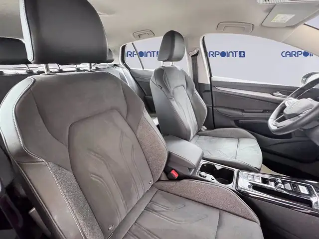 Volkswagen Golf view 8