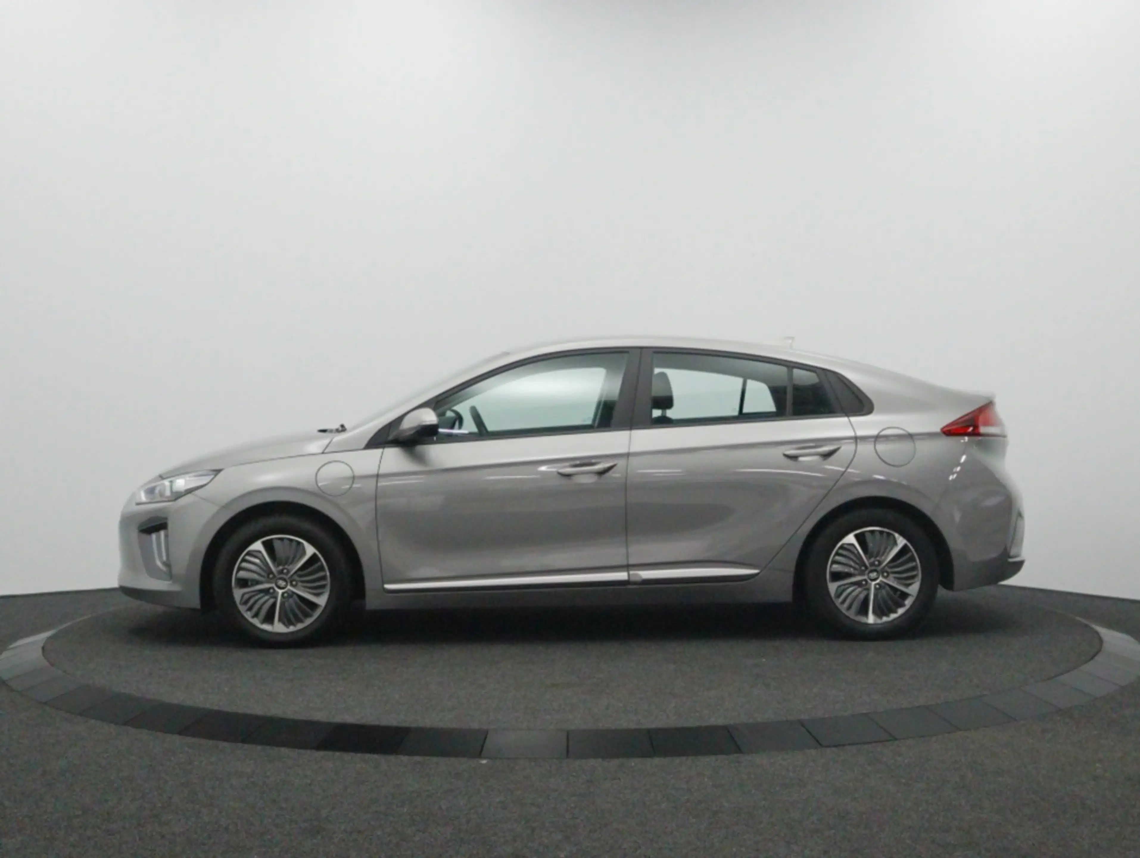 Hyundai IONIQ 1.6 GDi PHEV Comfort | Carplay navigatie | Camera — photo 6