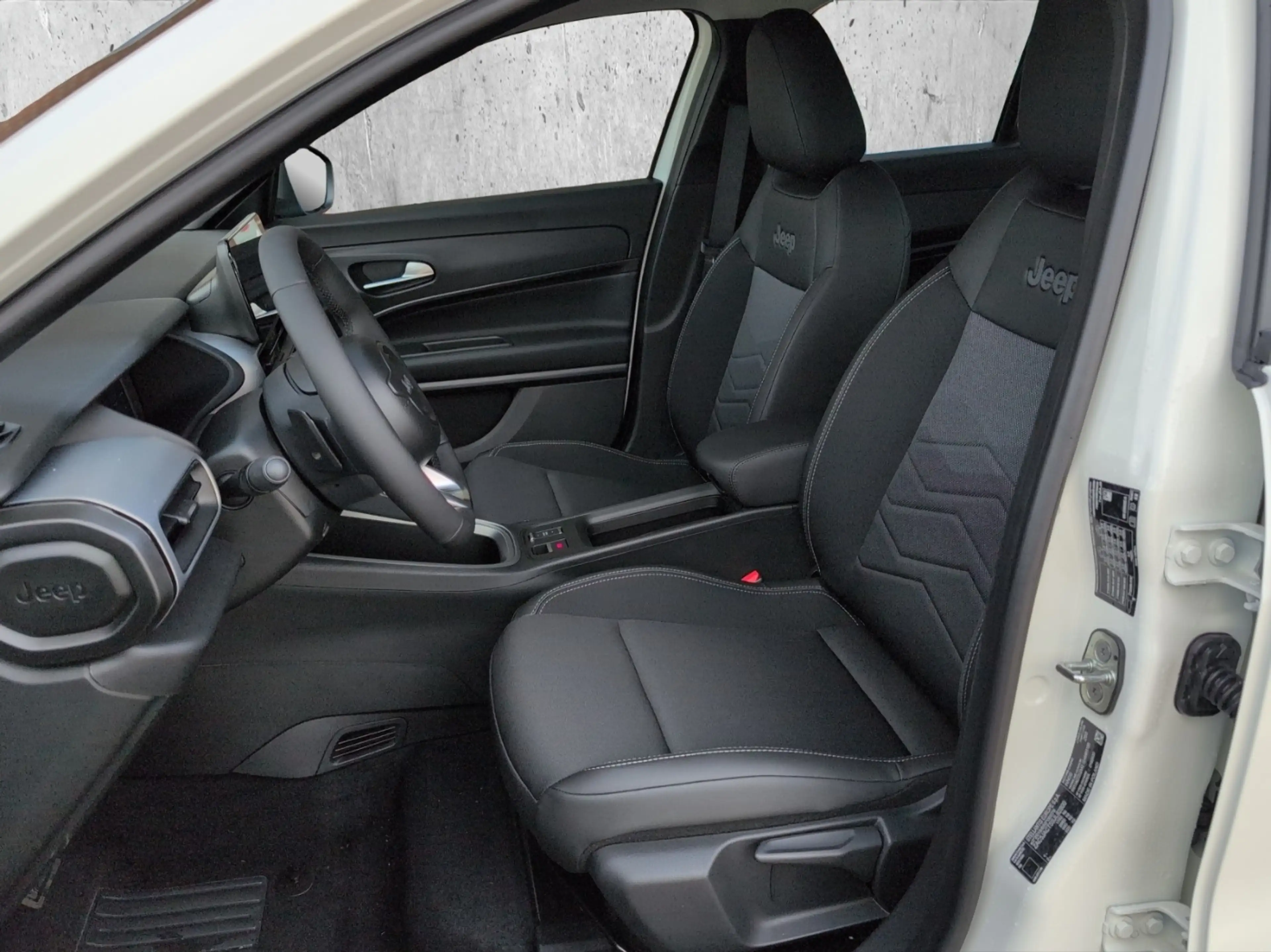 Jeep Avenger 1.2 e-Hybrid Altitude ''LED''ACC''PDC'' — photo 12