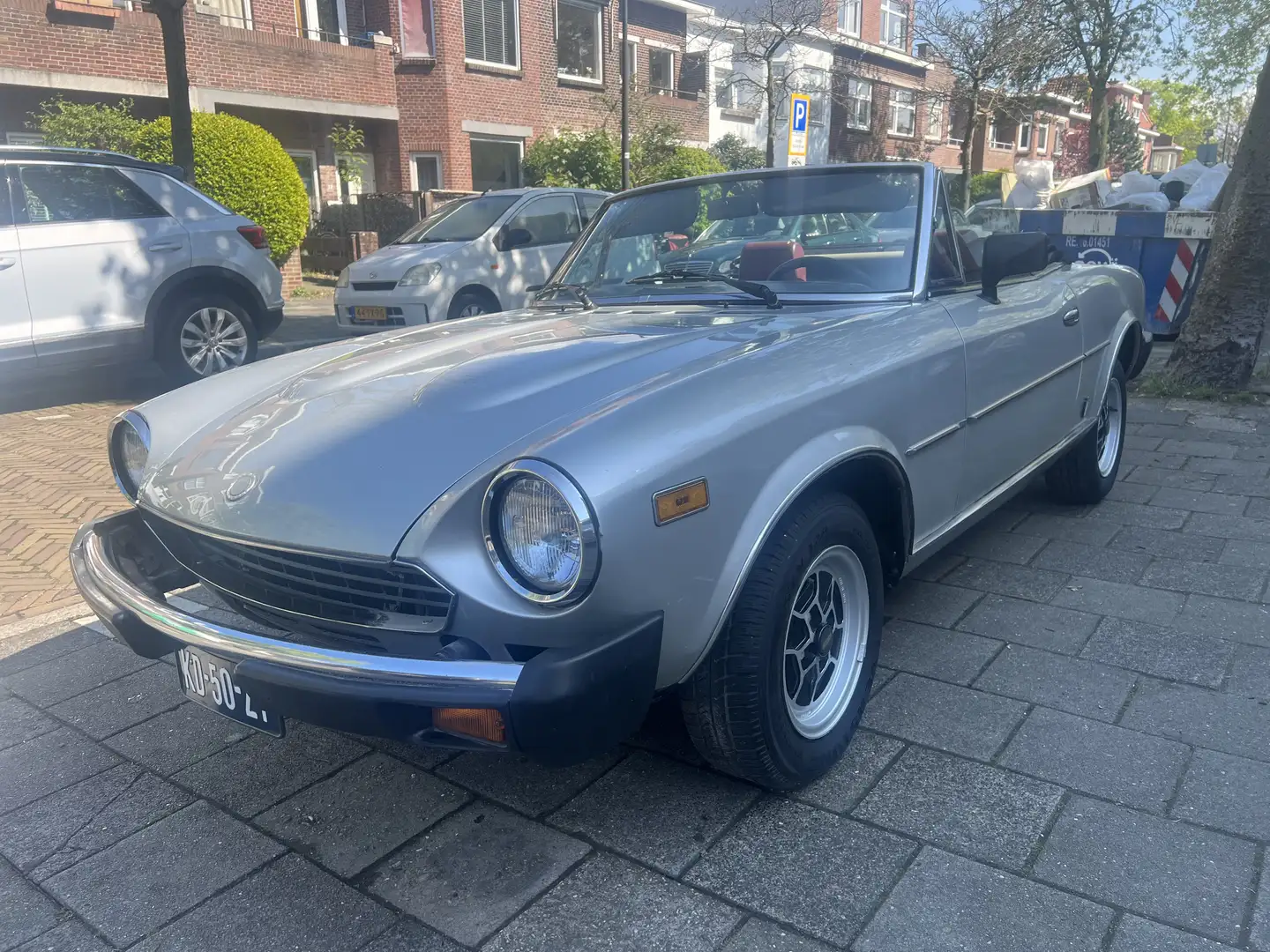Fiat 124 Spider Pininfarina Grijs - 1