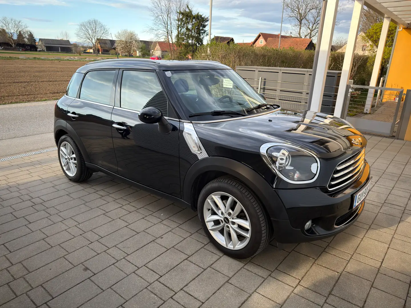 MINI Cooper D Countryman MINI Countryman COOPER D ALL4 COOPER Schwarz - 1