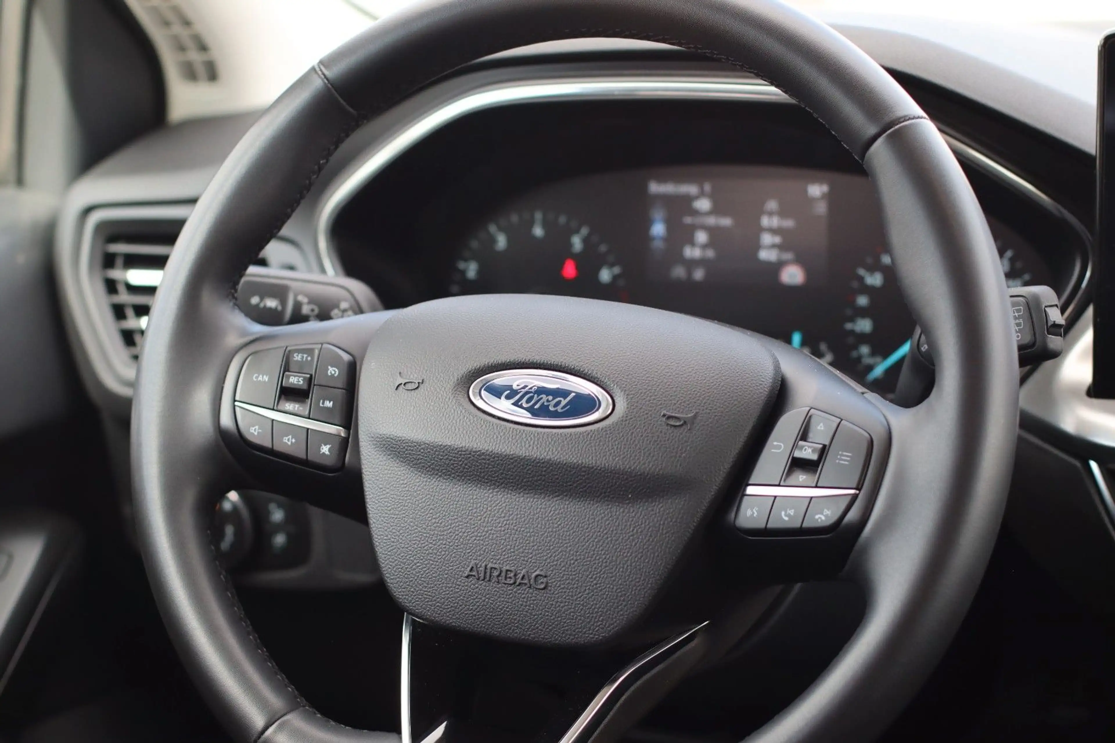 Ford Focus Turnier Titanium — photo 12