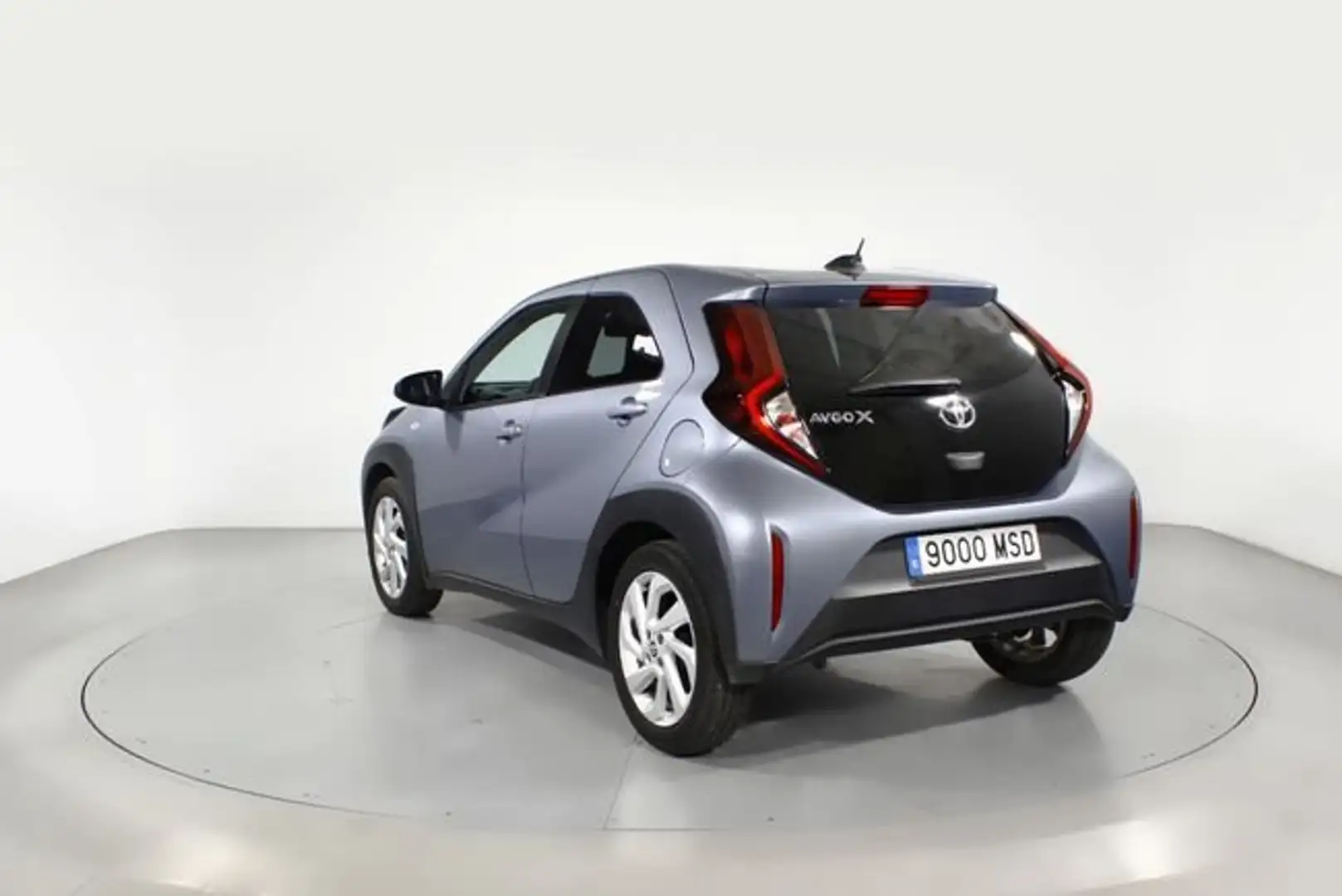 Toyota Aygo X 1.0 VVT-I PLAY 5P Gris - 2