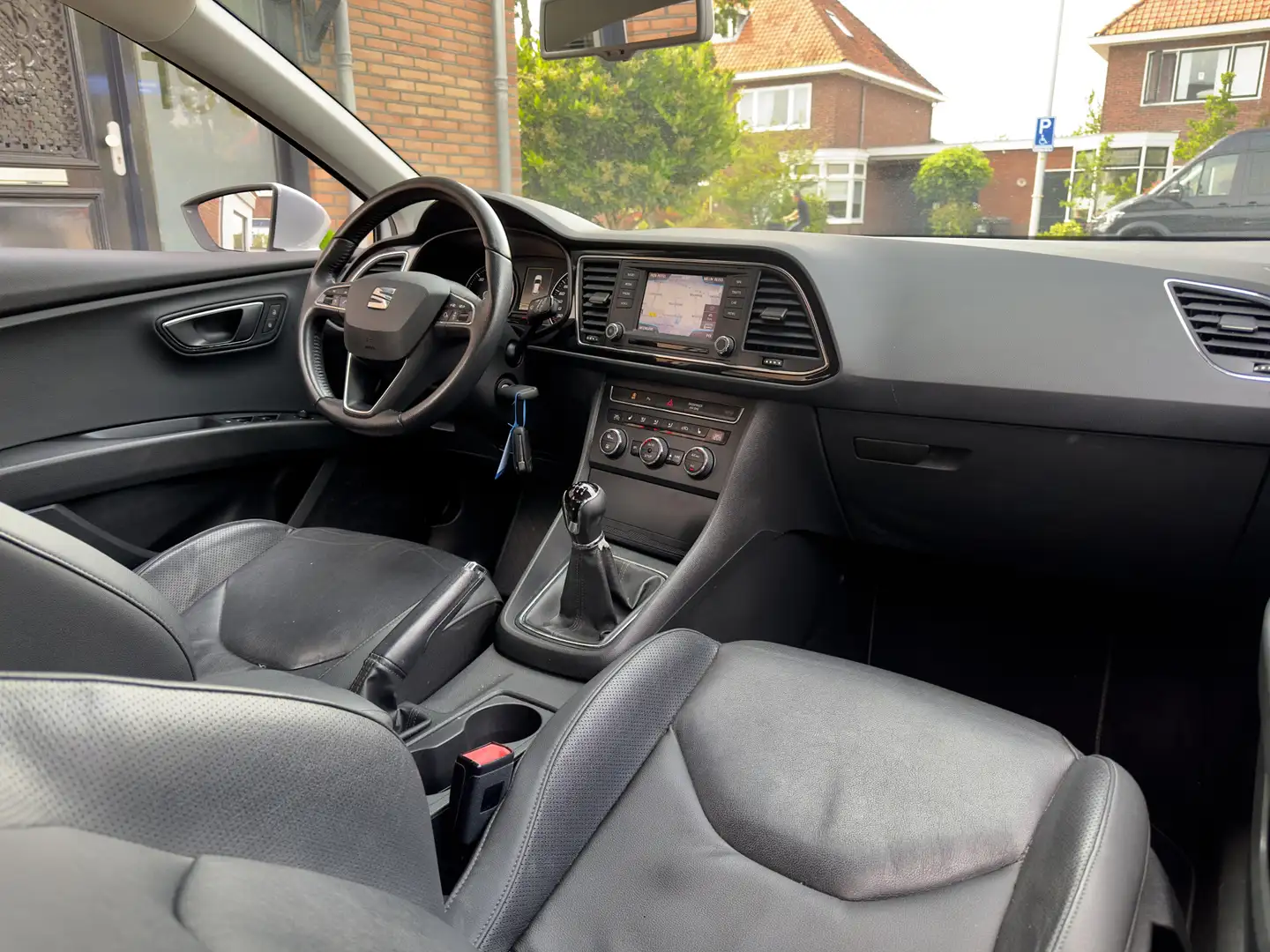 SEAT Leon 1.6 TDI LIMITED EDITION II LEDER NAVI AIRCO PARKPI Wit - 2