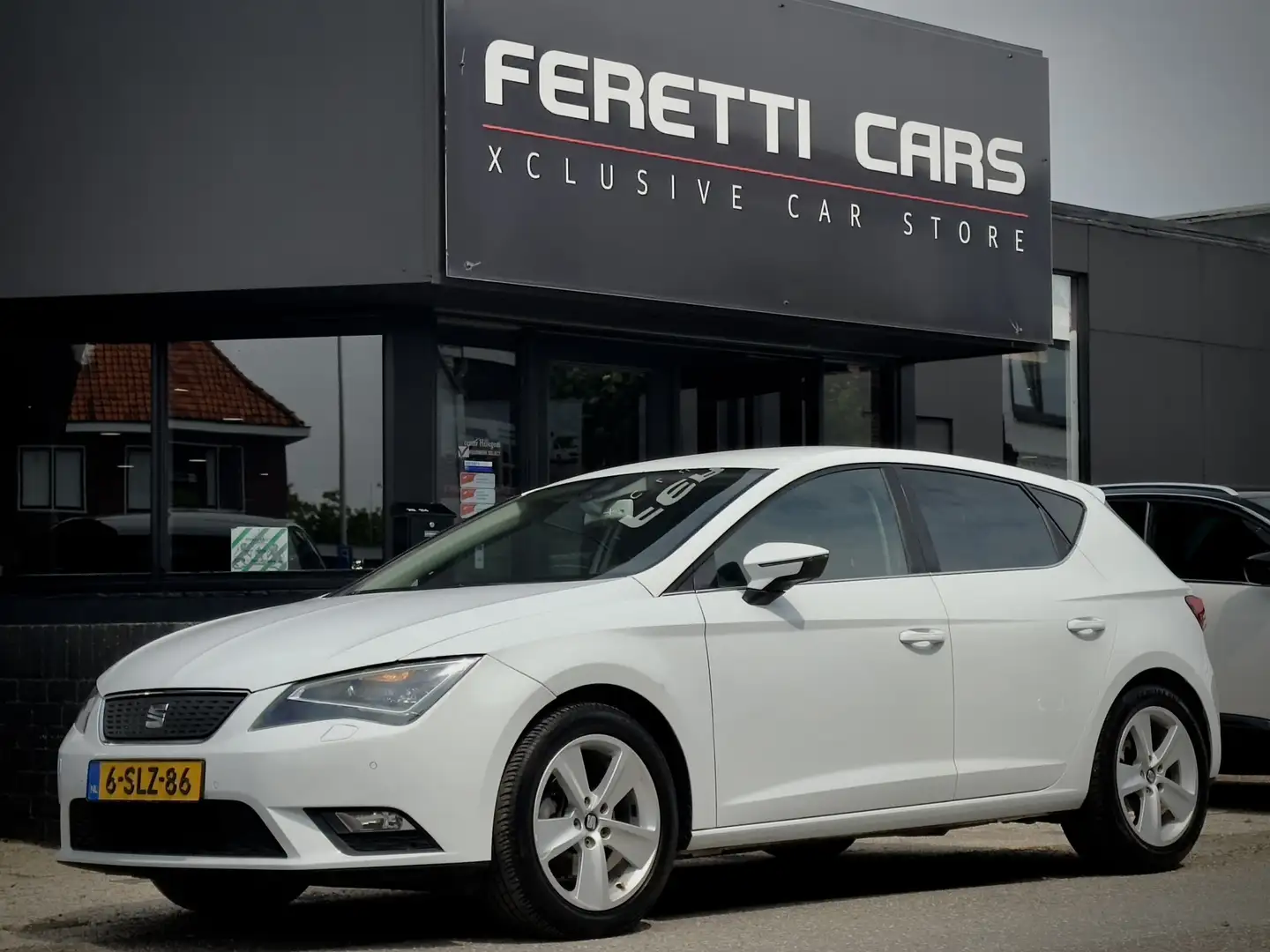 SEAT Leon 1.6 TDI LIMITED EDITION II LEDER NAVI AIRCO PARKPI Wit - 1