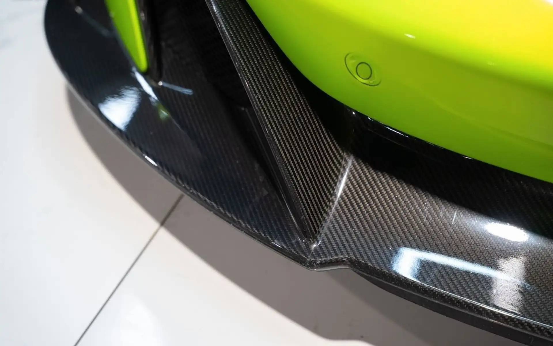 맥라렌 675LT 2017 옐로 사진 7