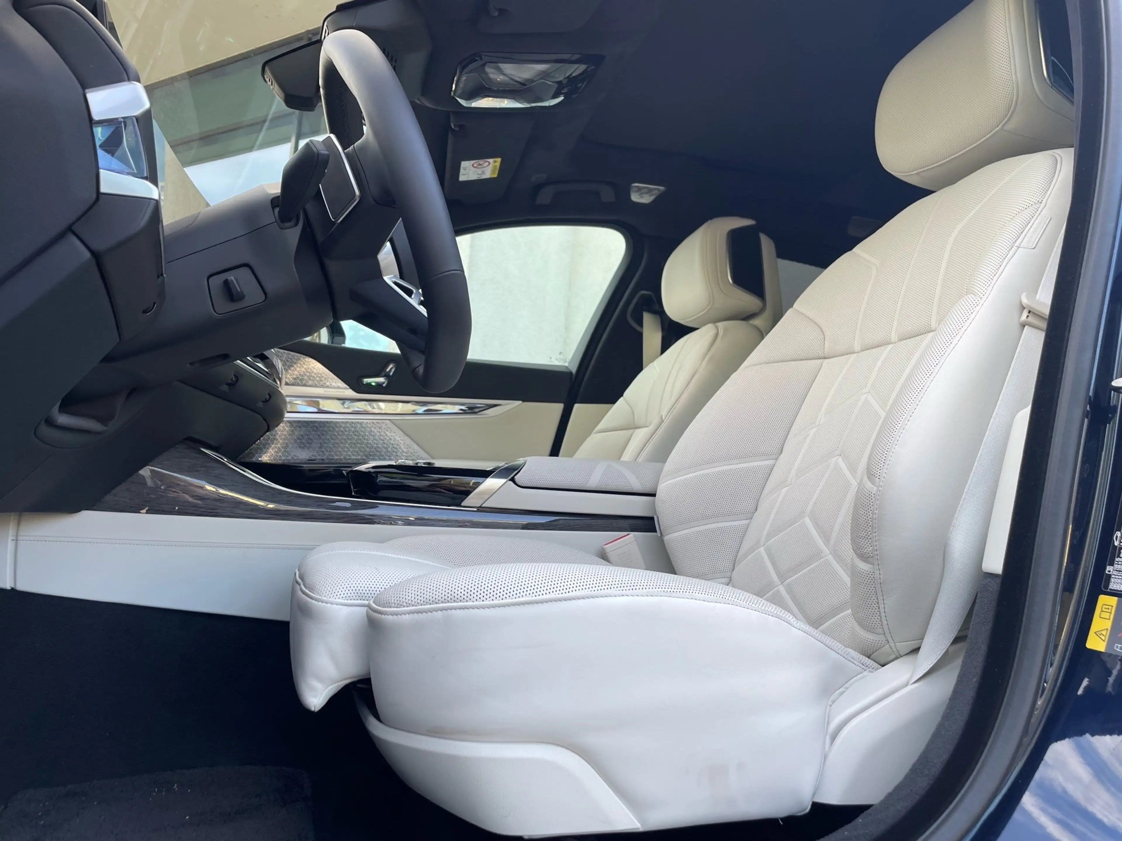 BMW i7 xDrive60 Limo M Sport || Execu.Lou.Sit. elTüren — photo 11
