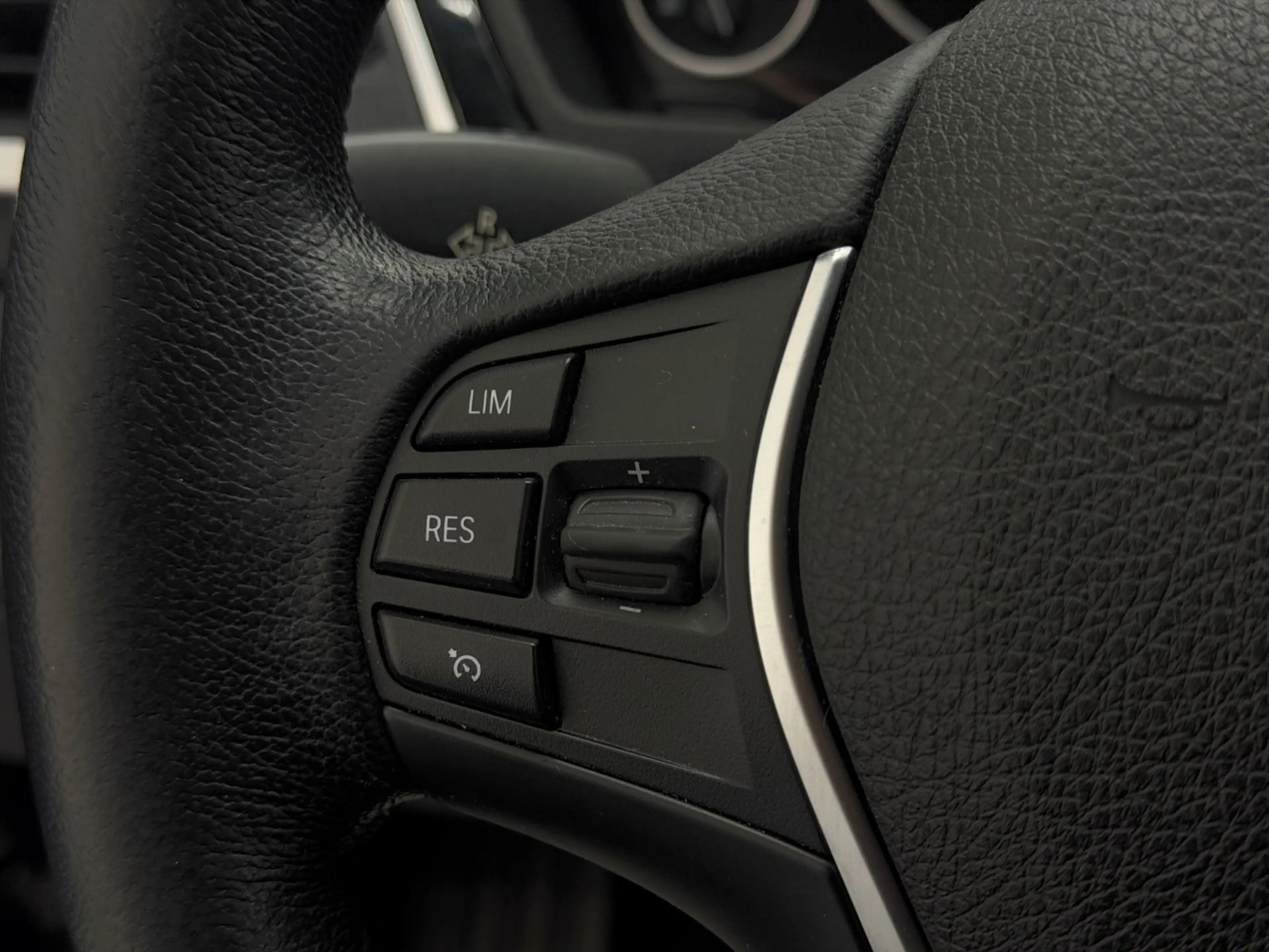 BMW 318 d AT Sport|XL-Navi|Carplay|SHZ|Einpark|Tempo — photo 14