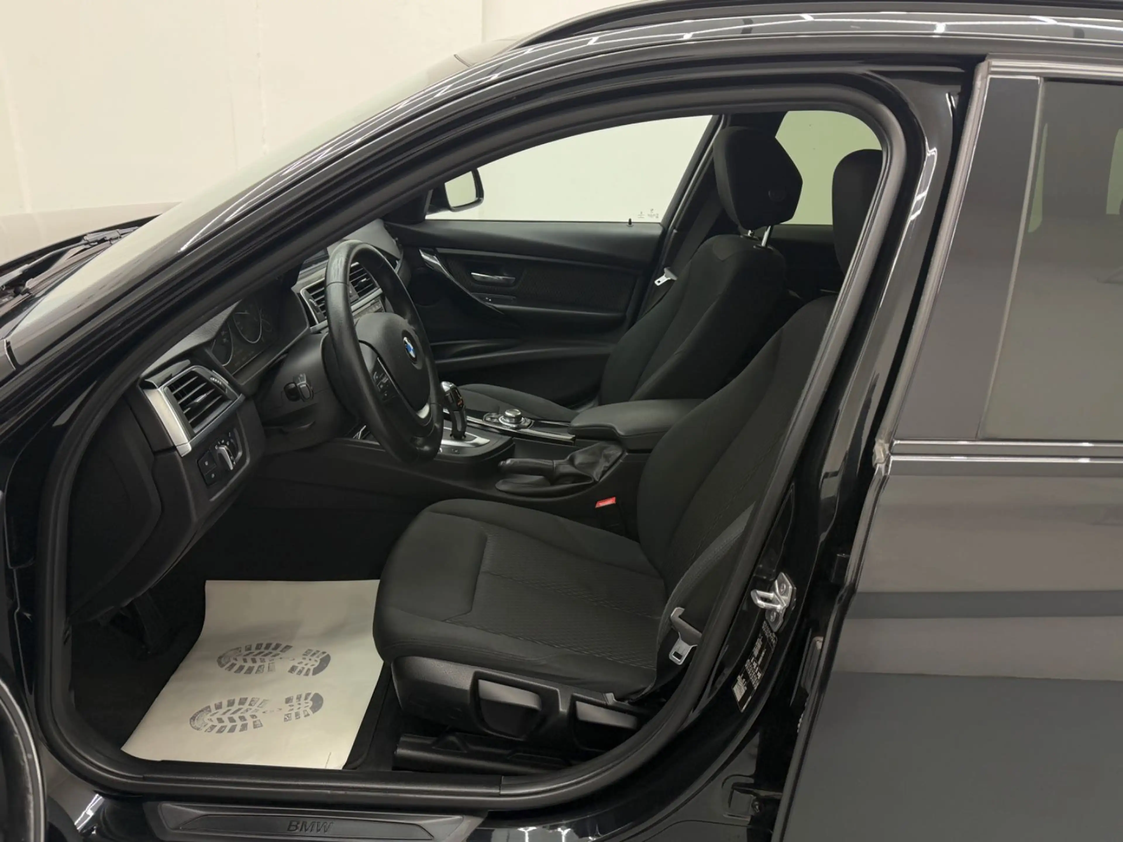 BMW 318 d AT Sport|XL-Navi|Carplay|SHZ|Einpark|Tempo — photo 8