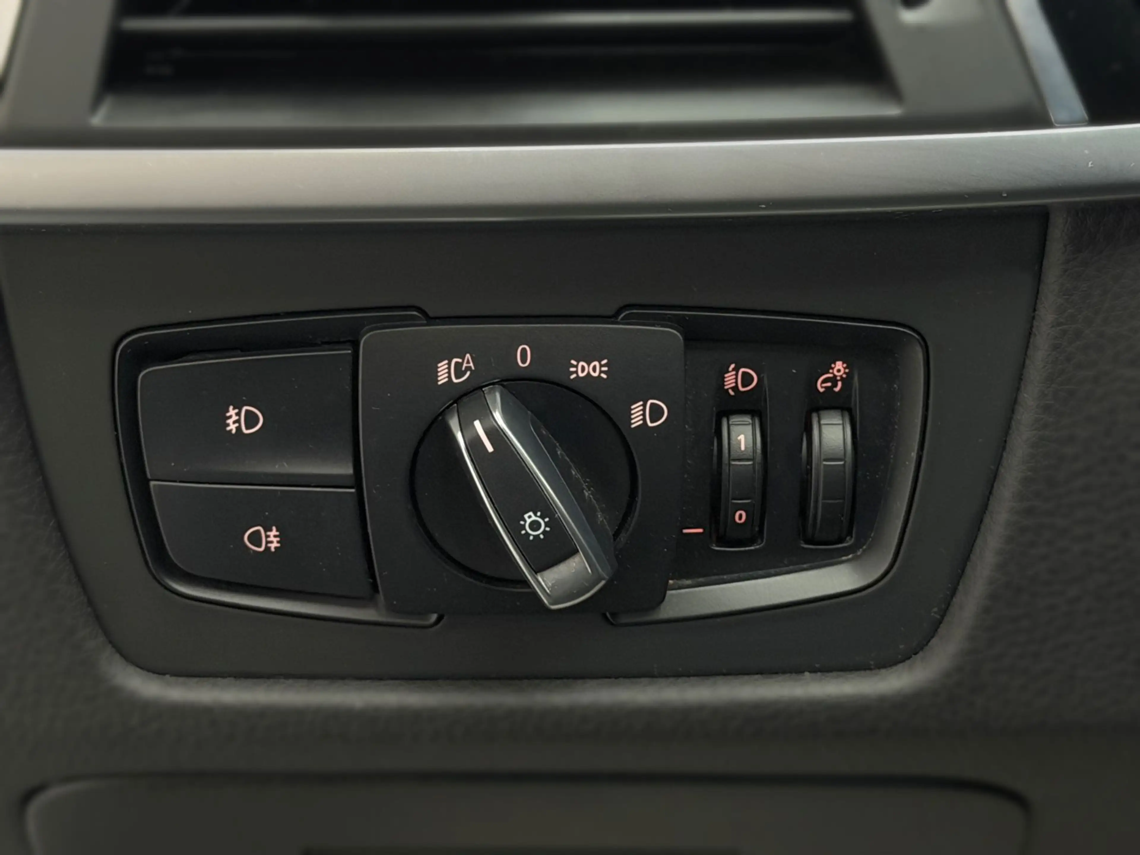 BMW 318 d AT Sport|XL-Navi|Carplay|SHZ|Einpark|Tempo — photo 13