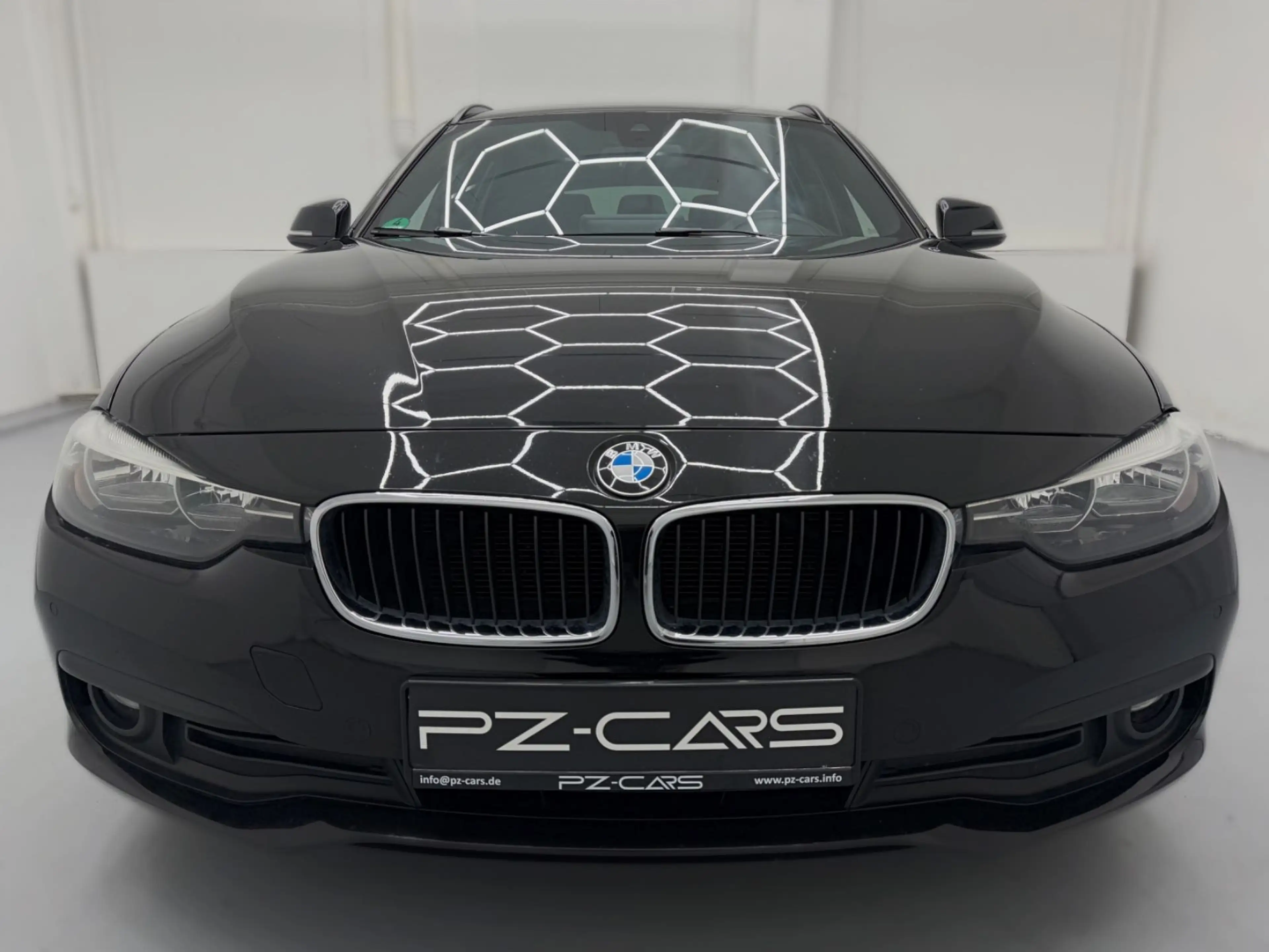 BMW 318 d AT Sport|XL-Navi|Carplay|SHZ|Einpark|Tempo — photo 2