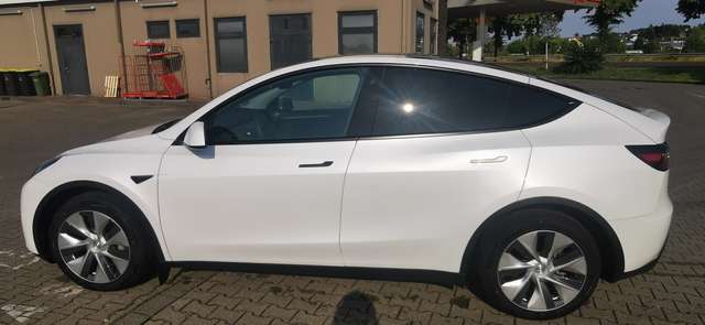Tesla Model Y Model Y RWD