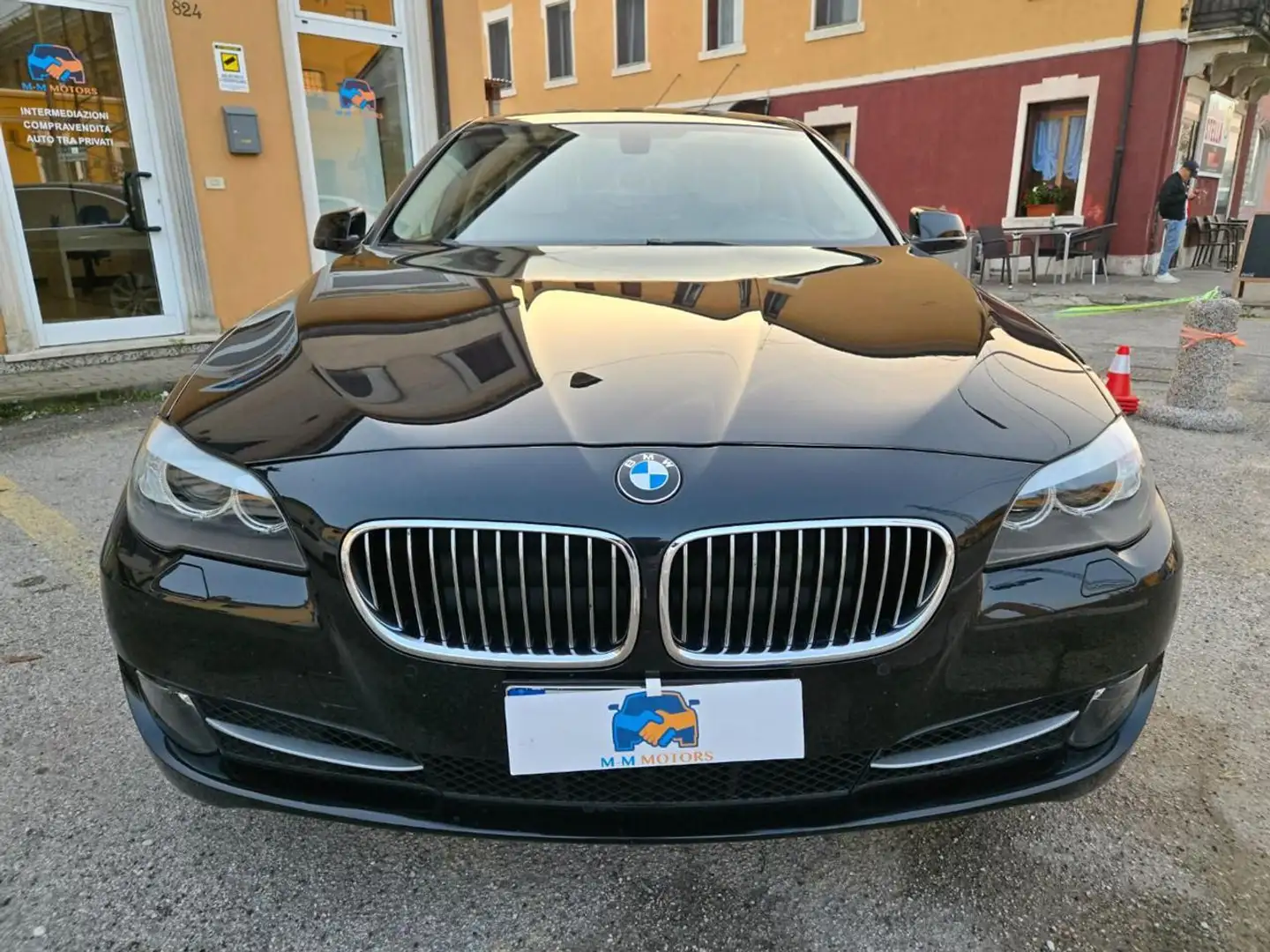 BMW 530 d xDrive 258CV Luxury Schwarz - 2