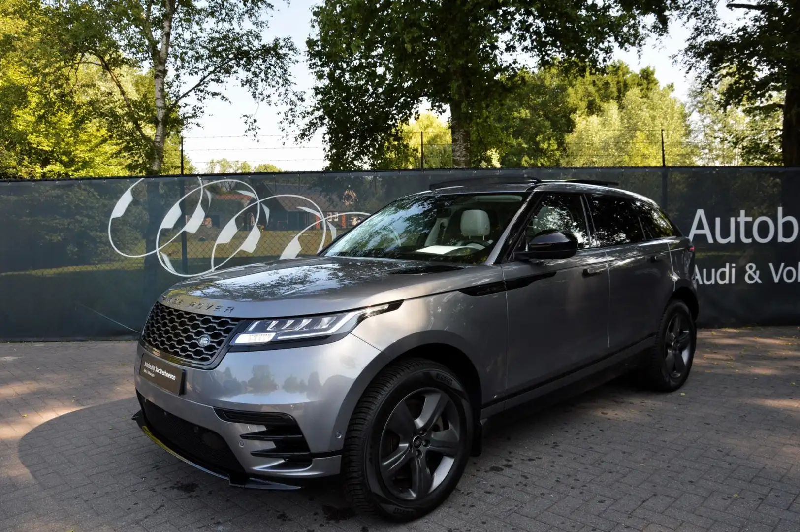 Land Rover Range Rover Velar 2.0 P400e 400pk|R-Dynamic|Panoramadak|Black Pack|A Grijs - 1
