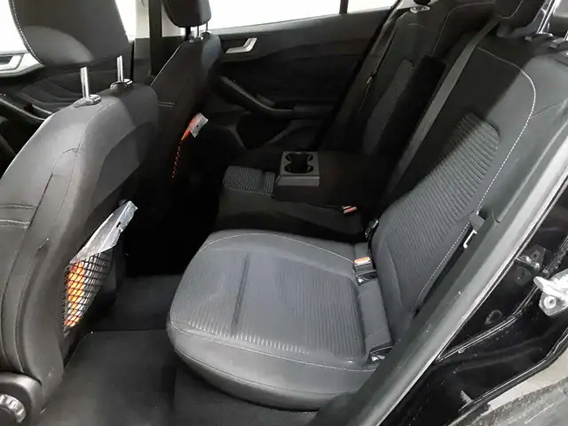 Ford Focus view 13