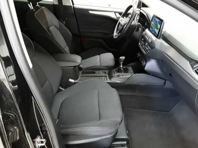 Ford Focus view 8