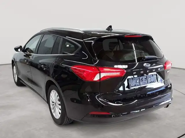 Ford Focus view 5