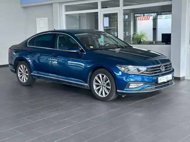 Volkswagen Passat view 8
