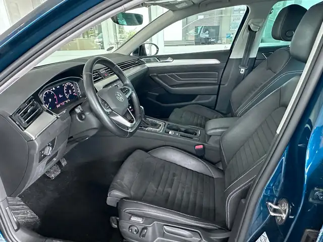 Volkswagen Passat view 4