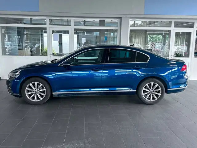 2021 Volkswagen Passat in Blue for sale