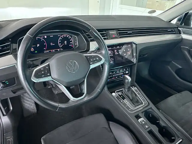 Volkswagen Passat view 5