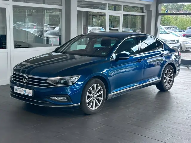 Volkswagen Passat view 3