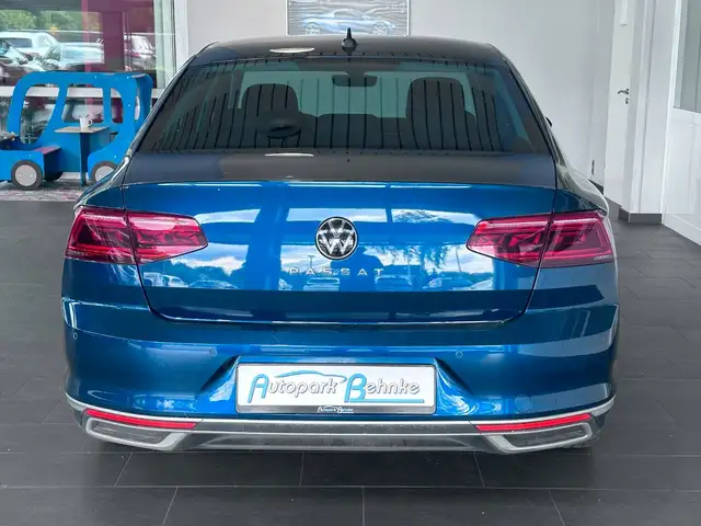 Volkswagen Passat view 9