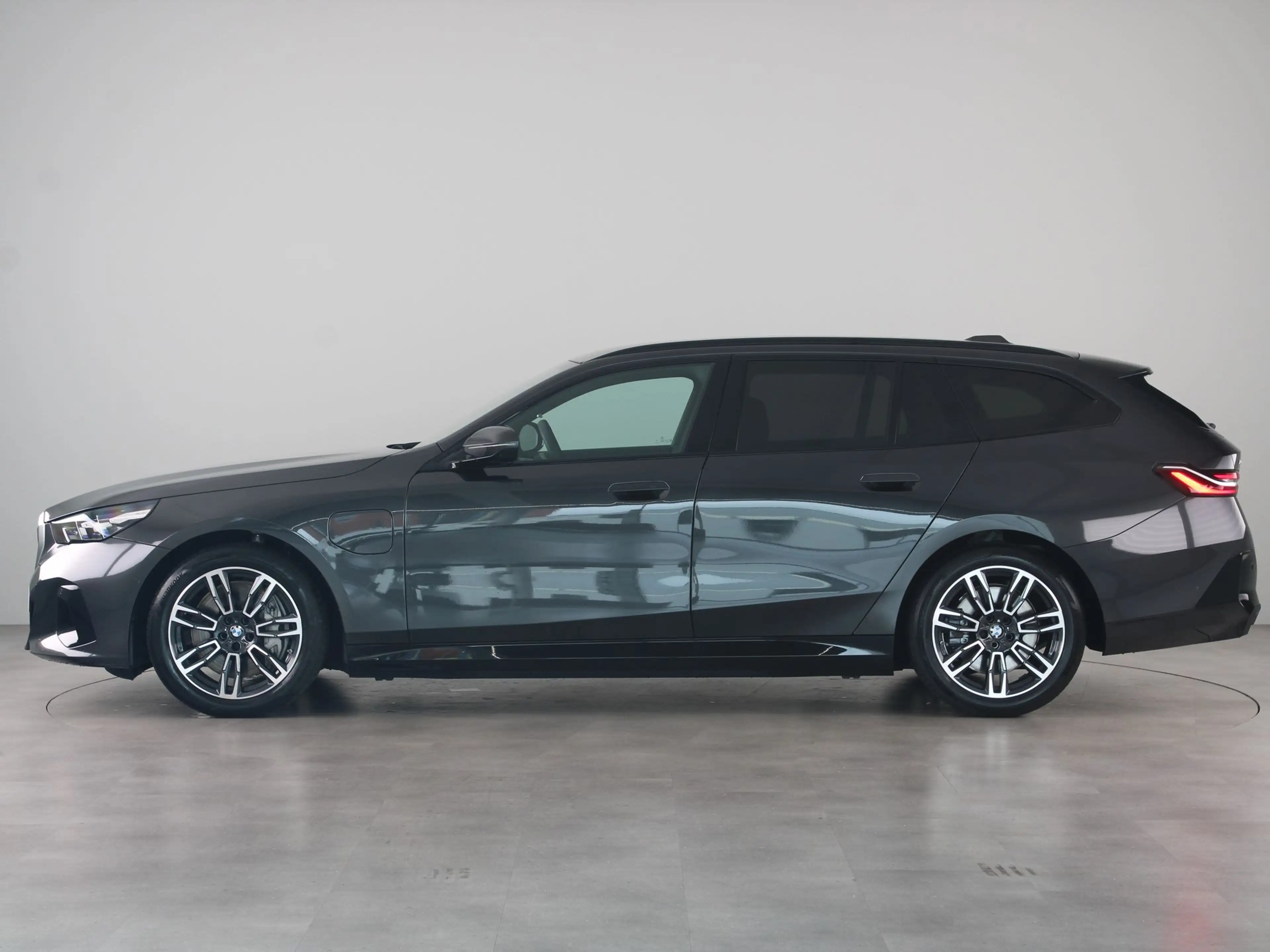 BMW 550 5 Serie Touring 550e xDrive — photo 14