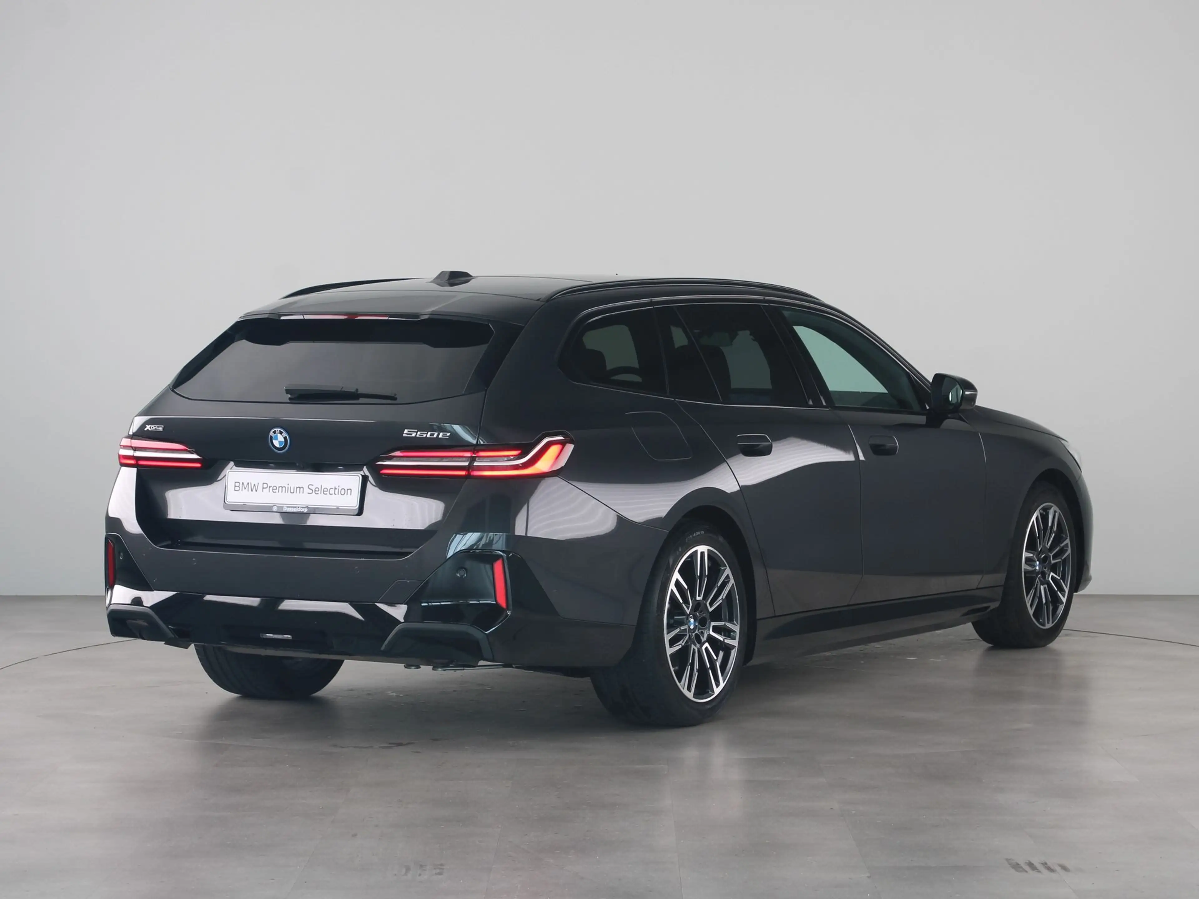 BMW 550 5 Serie Touring 550e xDrive — photo 11